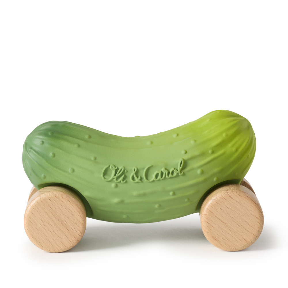 Oli&Carol игрушка-прорезыватель машинка на деревянных колёсах Pepino the Cucumber